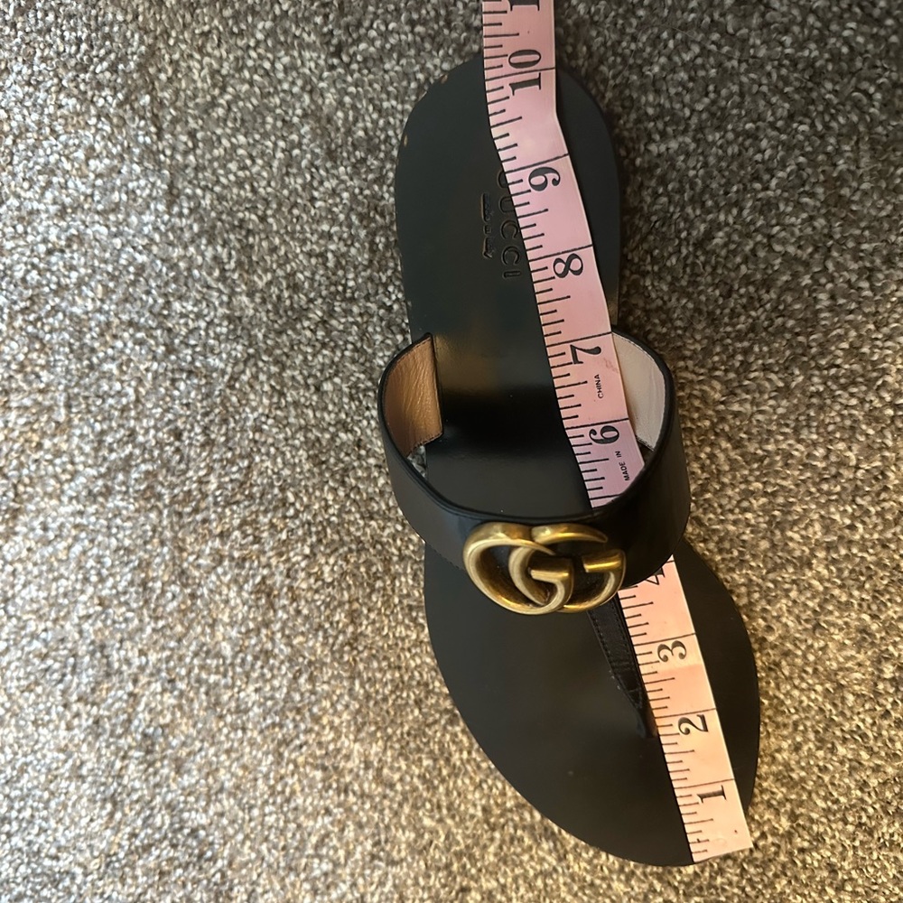 Gucci Double G leather thong sandal - Picture 10 of 10
